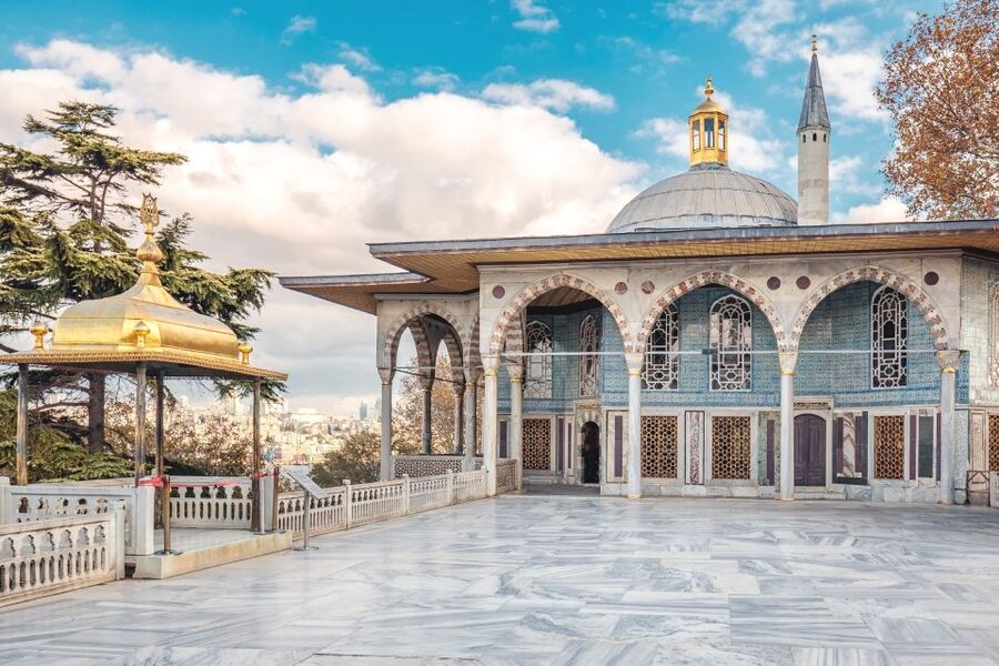 Istanbul: Old City Full-Day Tour with Lunch and Hotel Pickup - The Hippodrome stop: obelisks, columns, and Byzantine sports