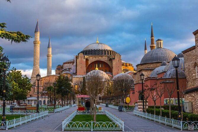 Istanbul Old City Guided Walking Tour - Hippodrome and Blue Mosque: Chariot Races to Daily Worship
