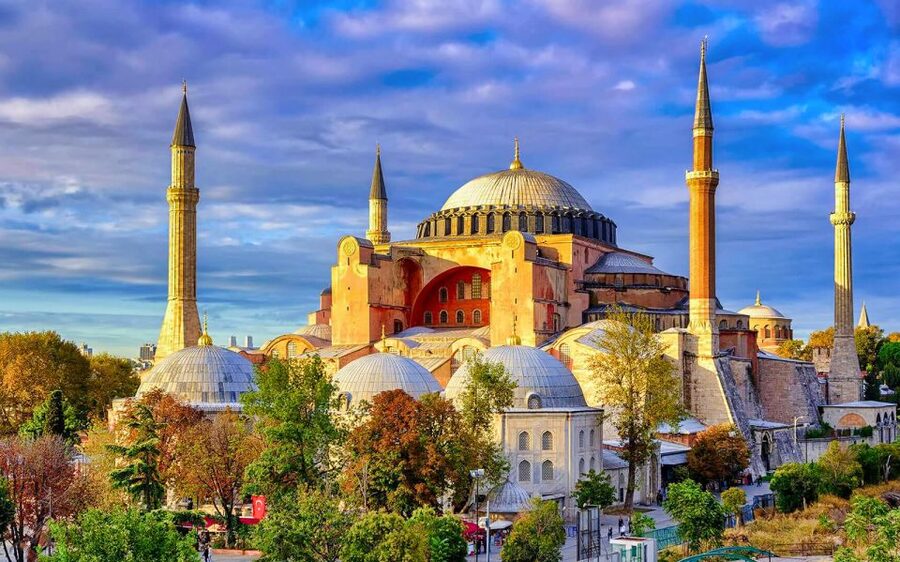 Istanbul: Old City Tour and Luxury Sunset Bosphorus Cruise - Sultanahmet Square and Roman leftovers: getting your bearings fast