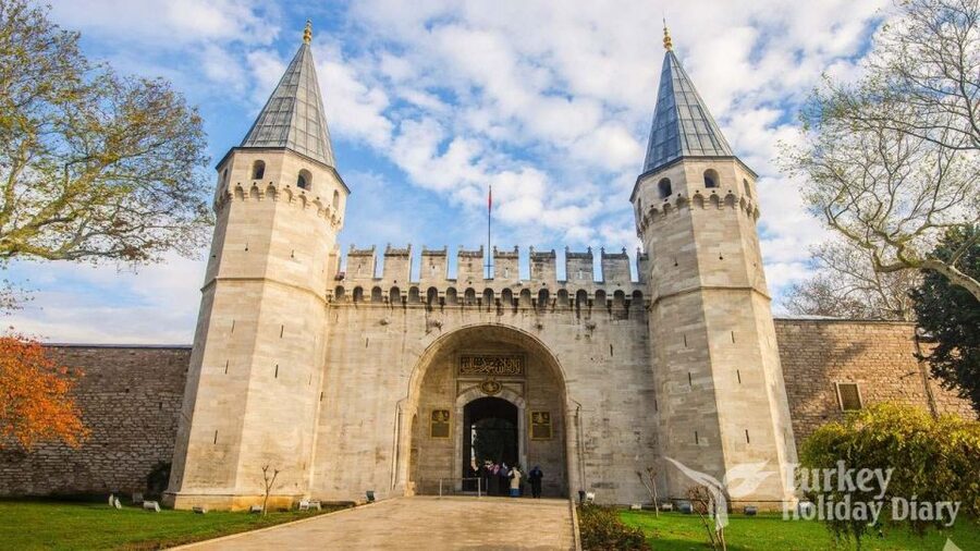 Istanbul: Old City Tour and Luxury Sunset Bosphorus Cruise - Hagia Sophia: what to expect before you line up