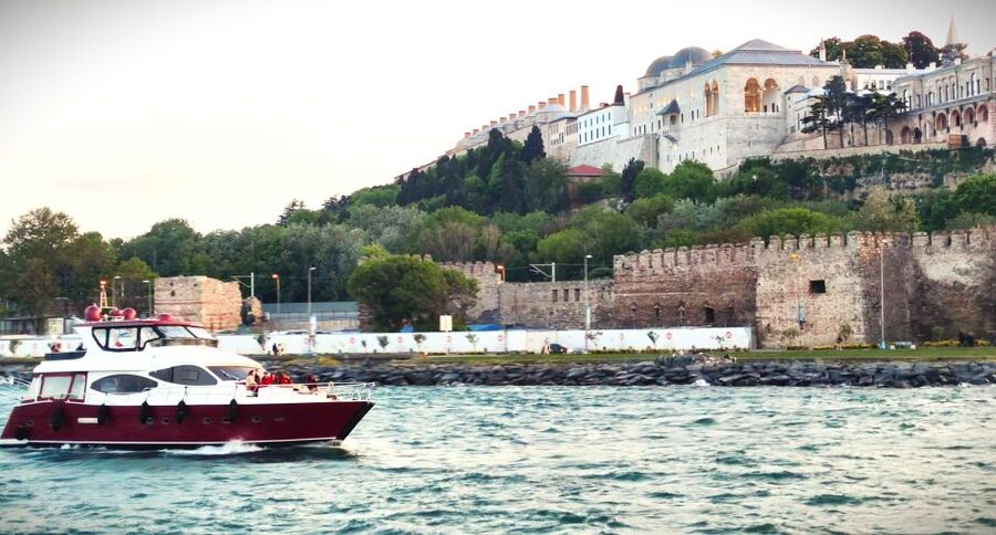 Istanbul: Old City Tour and Luxury Sunset Bosphorus Cruise - Grand Bazaar browsing: big sights, smart expectations