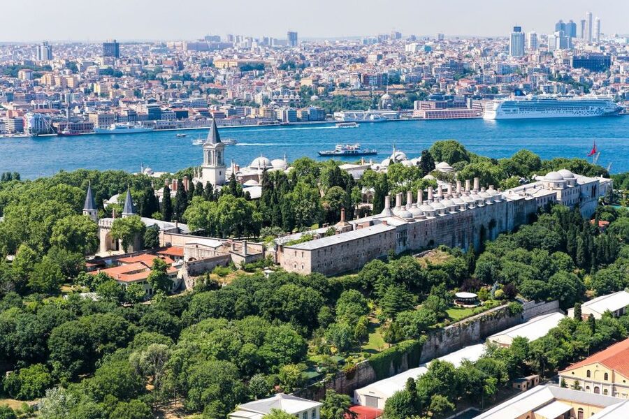 Istanbul: Old City Tour and Luxury Sunset Bosphorus Cruise - Lunch at a rooftop terrace: fuel before the boat