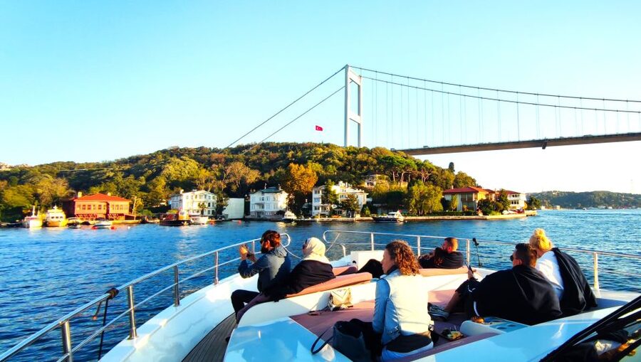 Istanbul: Old City Tour and Luxury Sunset Bosphorus Cruise - Pickup and timing: where you’ll meet the group