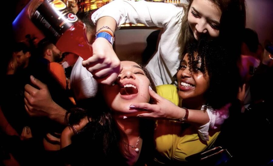Istanbul: Party Pub Crawl with Party Bus - Quick hits
