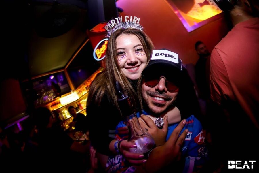 Istanbul: Party Pub Crawl with Party Bus - Meeting Bar Ice-Breakers and Raki Shots You Can Count On
