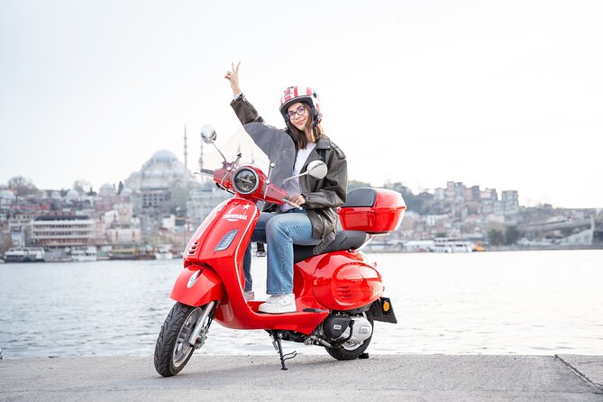 Istanbul Photoshoot tour with Local Photographer - Yeni Camii Photos: A 400-Year-Old Stop With Strong Photo Character