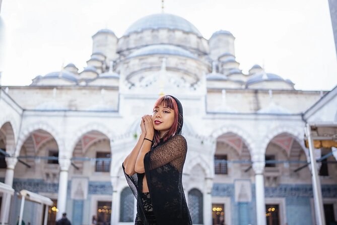 Istanbul Photoshoot tour with Local Photographer - Istiklal Caddesi and the Red Tram: Artistic Shots in Real City Traffic
