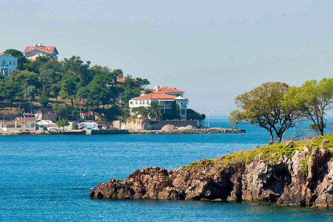 Istanbul Princes’ Islands Boat Trip with Lunch - Stop 3: Heybeliada island, plus the one-hour reset