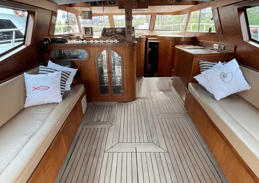 Istanbul: Private Bosphorus Cruise on Luxury Yacht - Onboard service that actually keeps things easy