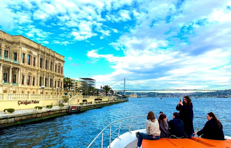 Istanbul: Private Bosphorus Cruise on Luxury Yacht - Meeting point at Karaköy: how to find the yacht without stress