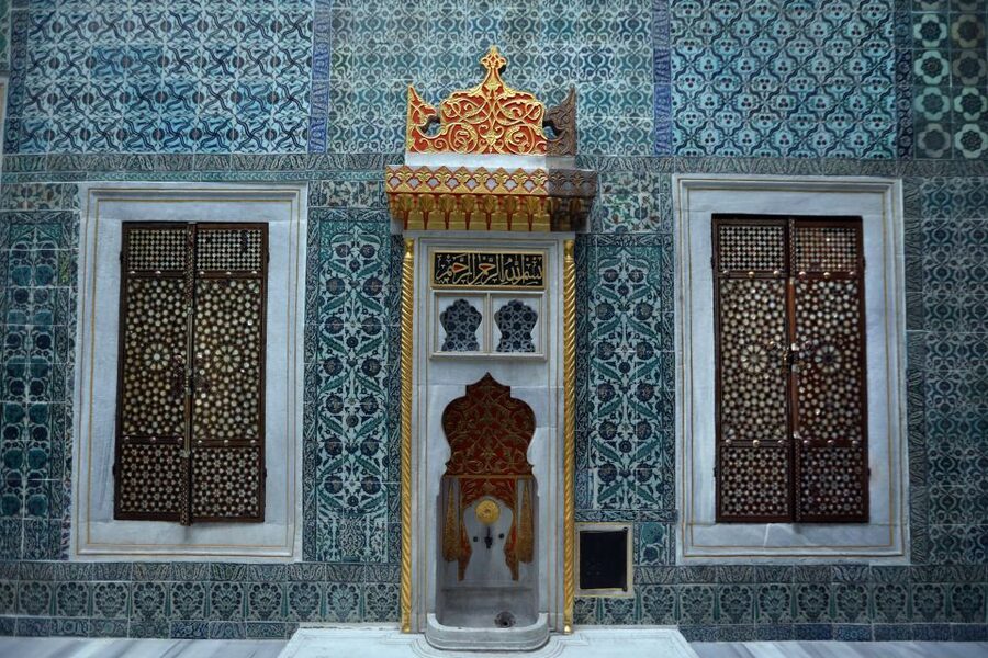 Istanbul: Private Full-Day Old City Highlights Tour - The Hippodrome (Roman Horse Racing Track) and Sultanahmet Square