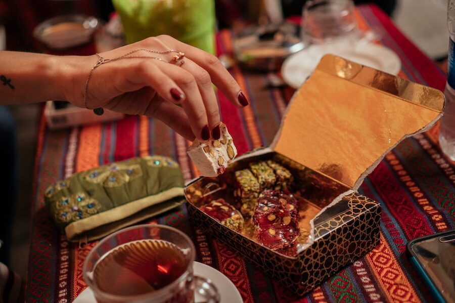 Istanbul: Private Guided Food Tour with 10 Tastings - What the 10 Tastings Typically Cover (and Why the Mix Matters)