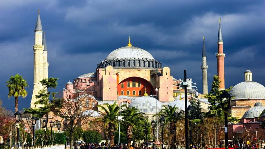 Istanbul: Private Sightseeing Tour in Multiple Languages - Hagia Sophia: frescoes, scale, and a 1500-year timeline