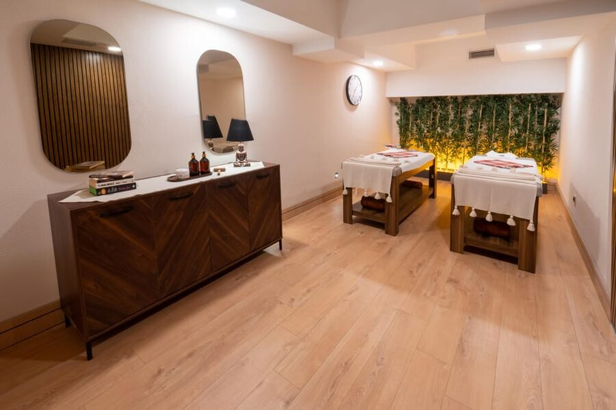 Istanbul: Public, Private or VIP Hammam & Spa in Old City - Entering Sultan Mehmed Hammam, right in the Old City