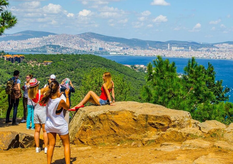 Istanbul: Round-Trip Ferry Tickets to the Princes' Islands - Büyükada on your own clock: The quiet center, old shops, and easy walking