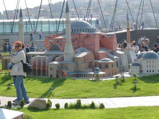 Istanbul's Golden Horn, Eyüp, Miniatürk & Pierre Loti Tour - Miniatürk, Turkish and Ottoman life you can spot fast
