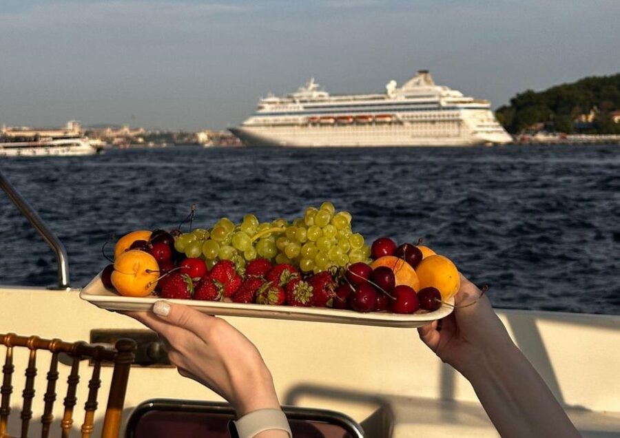 Istanbul: Small-Group Luxury Yacht Sunset Cruise w/ Snacks - Eminönü and the Golden Horn: how the end of the cruise sets up your next move