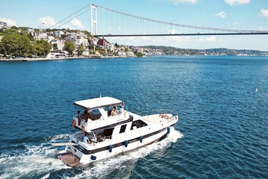Istanbul: Small Group Yacht Tour with Unlimited Wine - Küçüksu Palace and Beylerbeyi Palace: Ottoman-era views without the museum fatigue