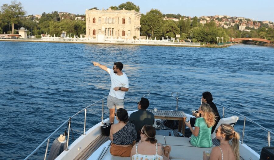 Istanbul: Small Group Yacht Tour with Unlimited Wine - Bosphorus Bridge and Hagia Sophia: the photo stop that often steals the show