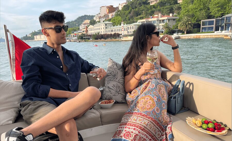 Istanbul: Small Group Yacht Tour with Unlimited Wine - Unlimited wine and onboard snacks: what you actually get for the price