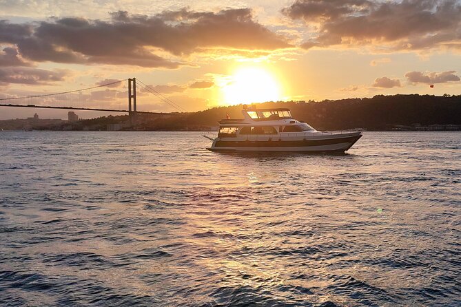 Istanbul Sunset Cruise With Luxury Yacht On Bosphorus - Dolmabahçe to Maiden’s Tower: how the Asian shore changes the mood