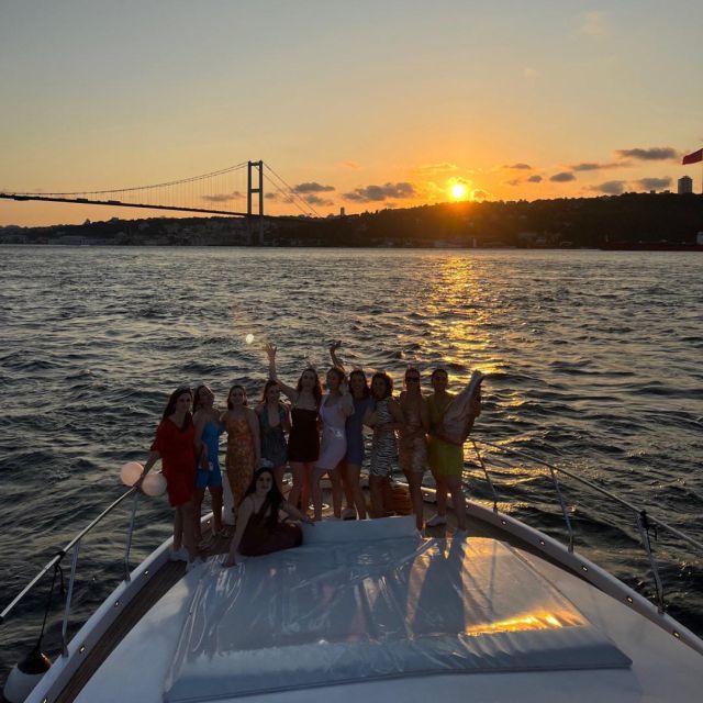 Istanbul: Sunset or Day Small-Group Yacht Cruise with Snacks - The Bosphorus route: Dolmabahçe, palaces, and the Maiden’s Tower moment