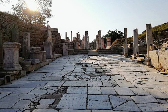 Istanbul to Ephesus Full Day Private Tour with Domestic Flights - Entering Artemis, then Ephesus: first impressions and best ways to look