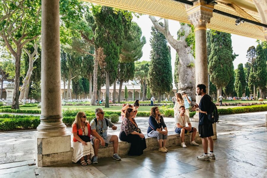 Istanbul: Topkapi Palace and Harem Guided Tour with Ticket - What the Harem details teach you (Iznik tiles, mother-of-pearl, and more)