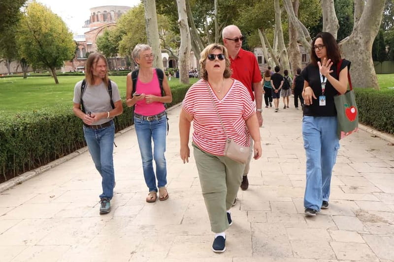 Istanbul: Topkapi Palace and Harem Museum Tour with Ticket - How the guide style affects your experience (and what to do with it)