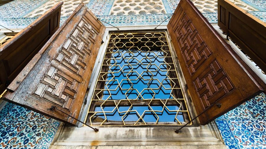 Istanbul: Topkapi Palace Guided Tour w/ Skip-the-Ticket-Line - Money check: the tour price versus museum entry fees