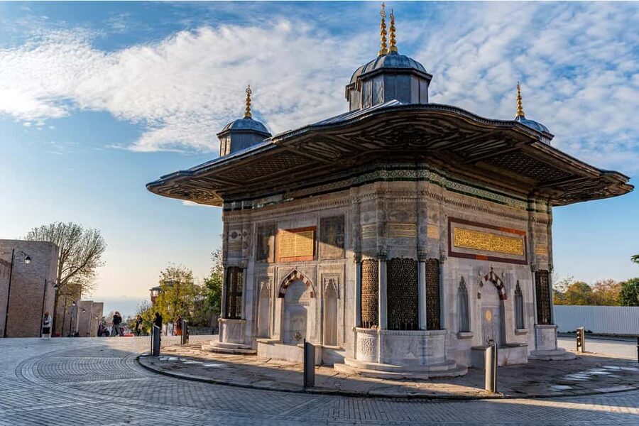 Istanbul: Topkapi Palace & Harem Museum Ticket & Audio Guide - Timed Topkapi Palace entry that actually saves your day