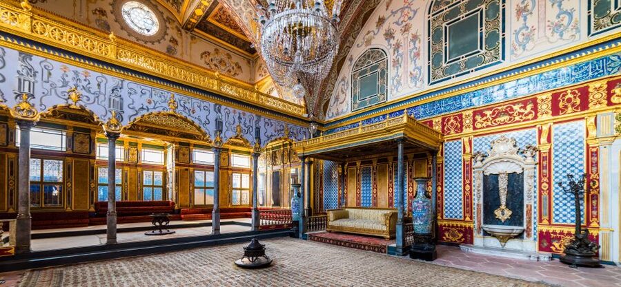 Istanbul: Topkapi Palace & Harem Tour Skip-the-Line Ticket - Hagia Irene: A Different Kind of Istanbul Stop