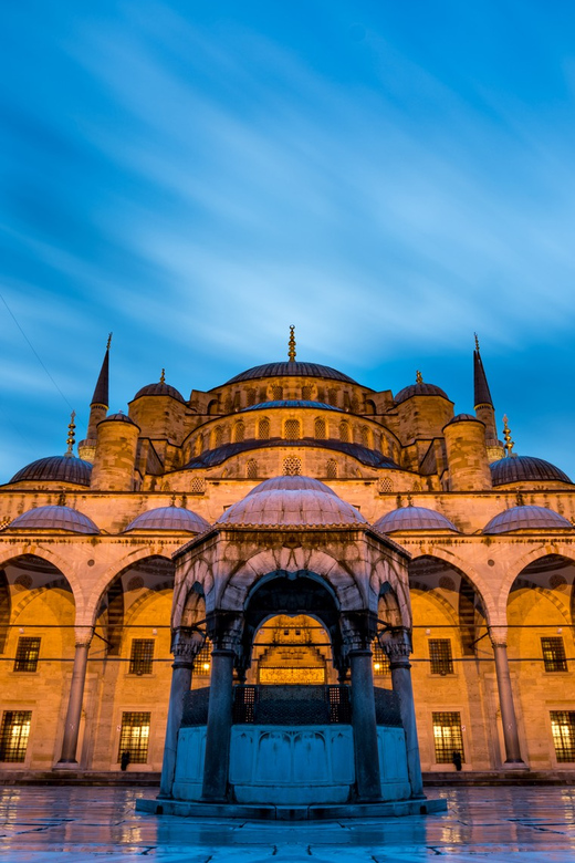 Istanbul: Tour of Hagia Sophia and Blue Mosque By Night - The licensed guide factor, including Kemar and storytelling that lands