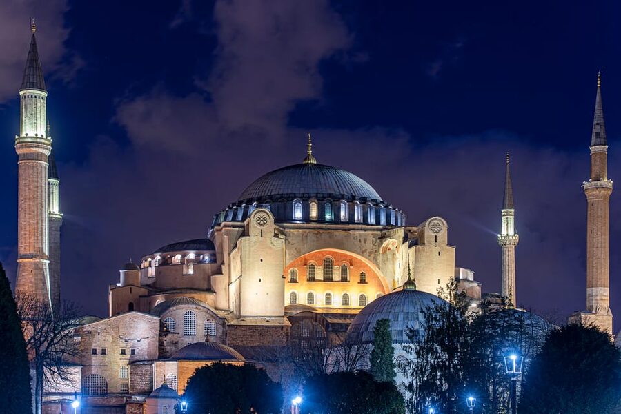 Istanbul: Tour of Hagia Sophia and Blue Mosque By Night - Alman Çeşmesi meeting, then a simple 3-hour route