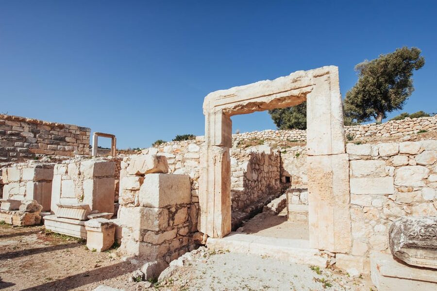 Istanbul: Troy Guided Bus Tour with Ferry Tickets & Lunch - Çanakkale Province stop: photos, a walk, and context-building