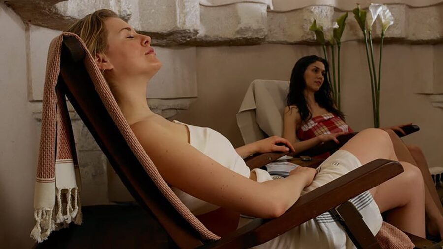 Istanbul: Turkish Bath Experience - Facilities and comforts: lockers, hair dryer, and what to do about water