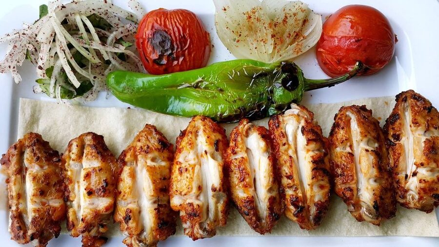 Istanbul: Turkish Food Tour in Kadikoy Across the Bosphorus - What you’ll be tasting: simit, meze, sweets, tea, and more