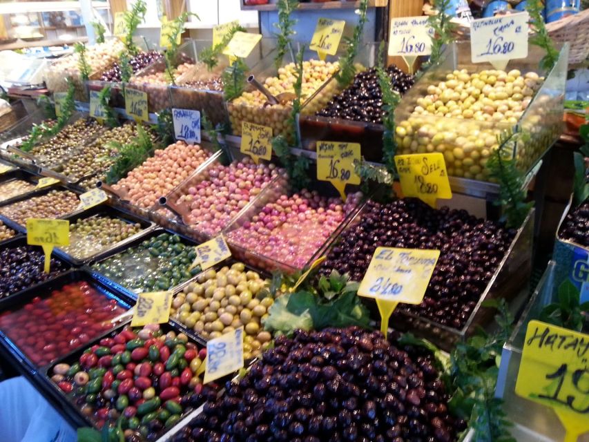 Istanbul: Turkish Food Tour in Kadikoy Across the Bosphorus - The guide makes the tour: guides you might meet and what you’re listening for