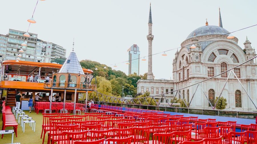 Istanbul: Turkish Night on the Bosphorus Dinner Cruise - The night route: seeing Istanbul’s landmarks lit up