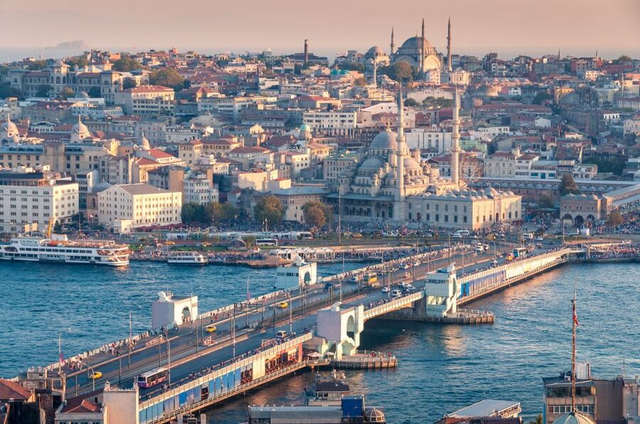 Istanbul: Two Continents Evening Bus Tour with Commentary - Audio guide and included extras: getting more from the same ride