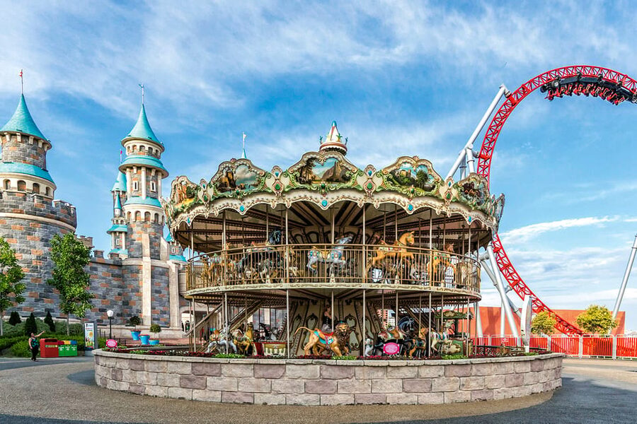 Istanbul: Vialand Theme Park Tickets with Package Options - Saray Salincagi and group rides that keep families together