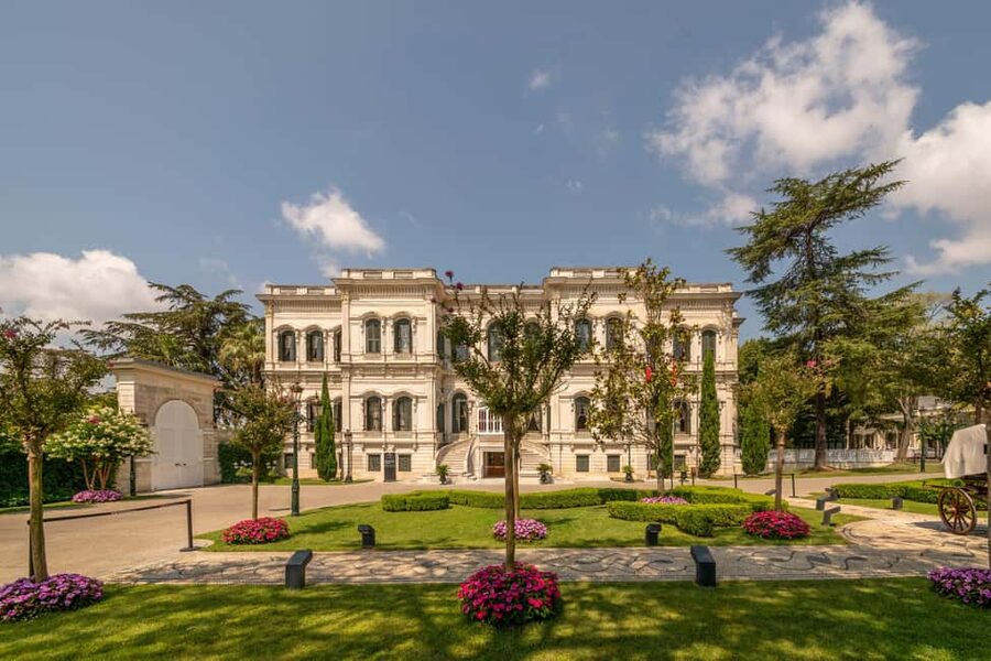 Istanbul: Yildiz Palace & Museum Skip the Ticket Line Entry - Yıldız Museum Displays: Textiles, Ceramics, and Personal Items