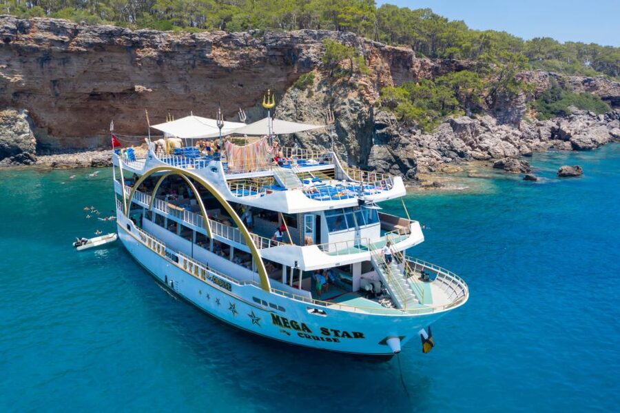 Kemer: Full-Day Boat Trip with Lunch and DJ - Foam Party Kickoff and DJ Fun: Party Energy as a Timekeeper