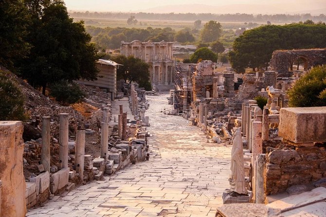 Kusadasi Shore Excursion: Ephesus Sightseeing Tour with Lunch - Carpet and Leather Detours: Cultural Color, Mixed Feelings