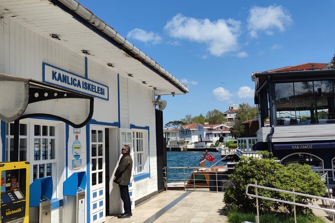 Luxury Bosphorus Yacht Cruise – Stopover in Asian Side - Service, narration, and the small details that make it feel premium