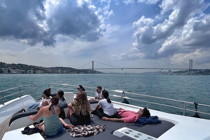 Luxury Bosphorus Yacht Tour – Asian Side Stop & Exploration - Kanlıca Meydani stop: the 15-minute yogurt payoff on the Asian side