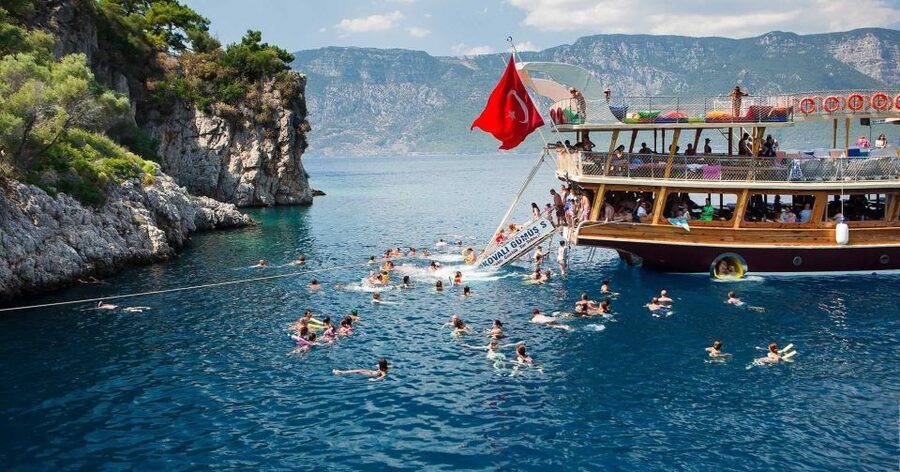 Marmaris: Cleopatra Island Boat Trip with Lunch and Transfer - Fine Sand Bay in Ince Kum National Park: golden sand and first swim energy