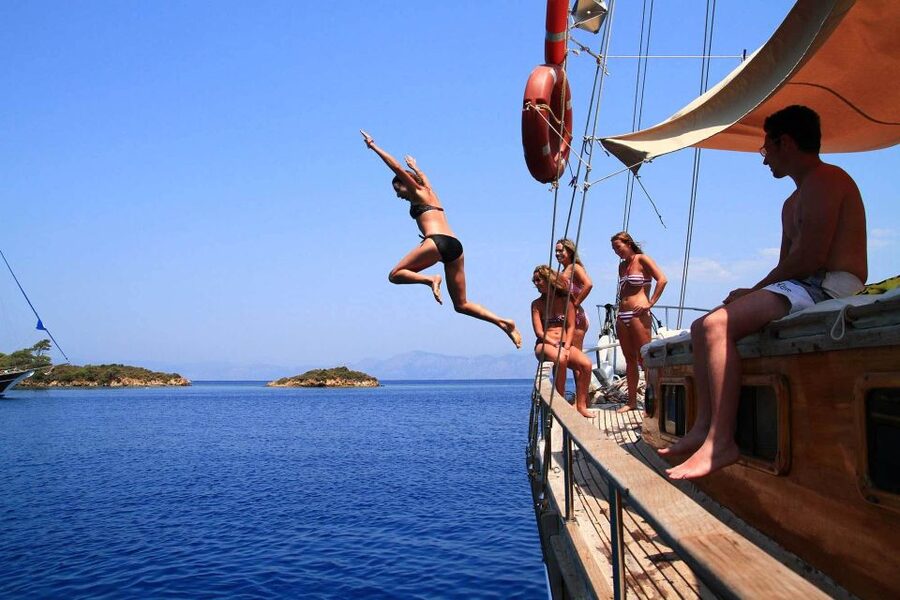 Marmaris Full-Day Boat Trip with Unlimited Soft Drinks+Lunch - Adaköy Fish Farm: The Bread-and-Mullet Start