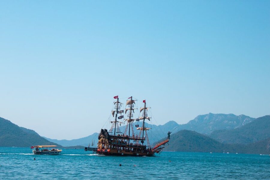 Marmaris: Pirate Boat Trip with Meal, Drinks and Transfer - Green Sea Beach: short photo time and the final wind-down
