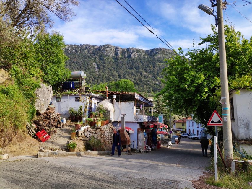 Marmaris Village Tour, Turgut Waterfalls and Mermaid Sand - Kizkumu and the narrow walkway at the Jesus beach